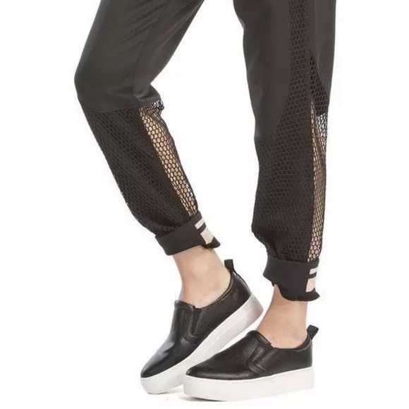 Lime & Vine mesh overlay jogger with mesh panels - Picture 3 of 16